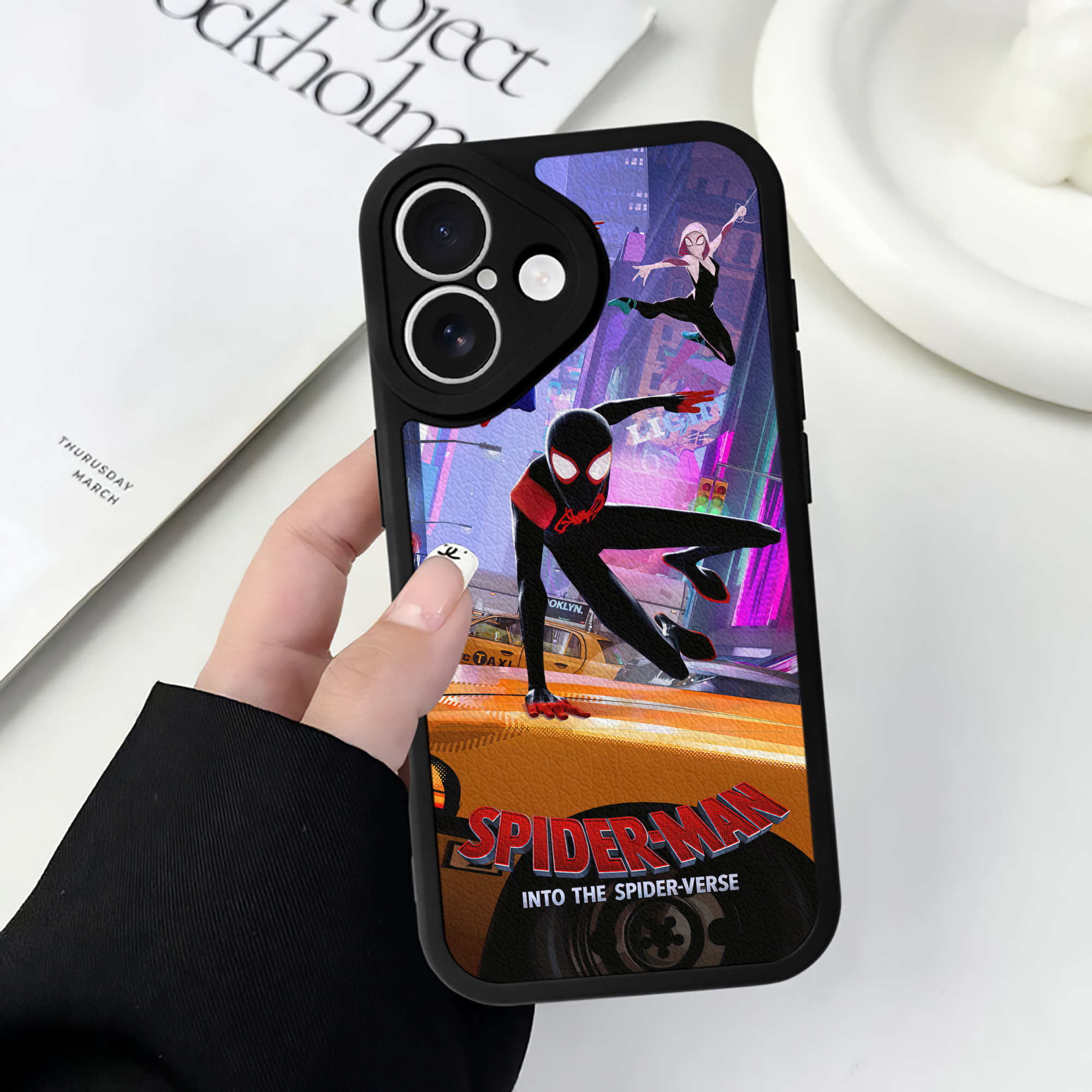 Spider Man スパイダーマン 【iPhone 16シリーズ対応】シリコンスマホケース（レザー調） 材質：シリコン